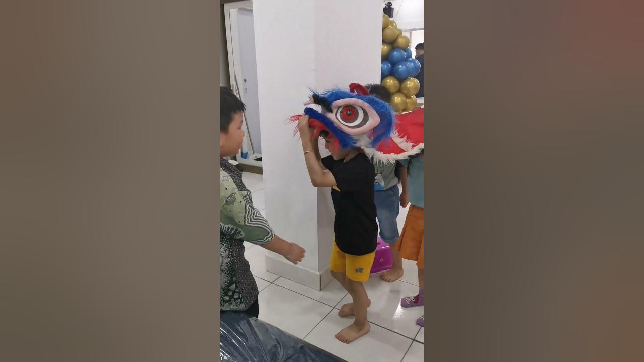 barongsai 😅 Lion dance #shorts #liondance #shortsvideo #shortsfeed