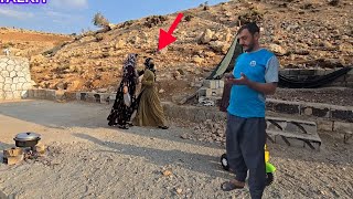 Zahra goes to the village to inquire about renting a house. screenshot 4