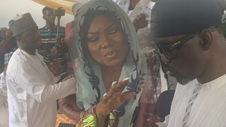  SEE HOW Pasuma’s Mother Lifts Him in Prayer During Amin Olorun Worship Session