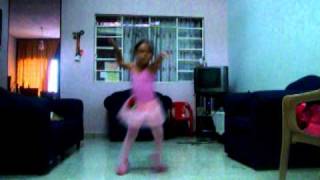 Video thumbnail of "Angelina Ballerina vALENTINA"