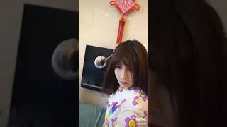 Girl Slaughter Chicken with kungfu trick