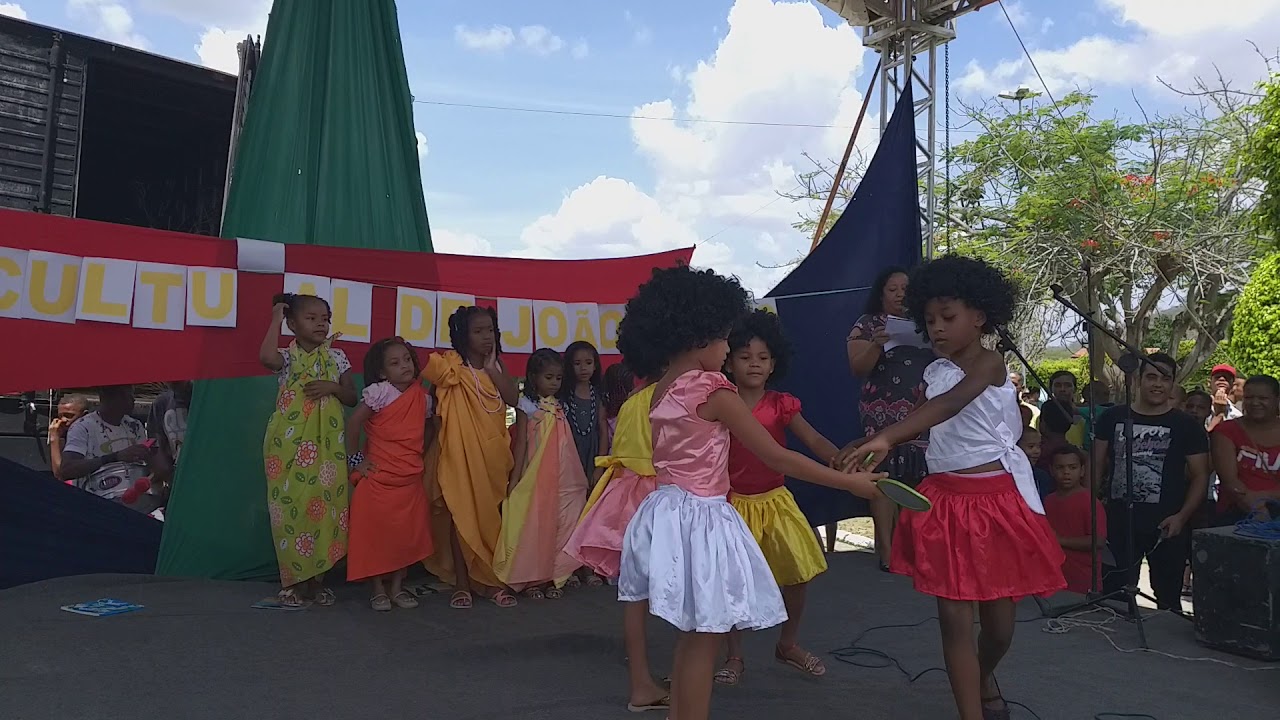 Os cabelos de Lelê -  Escola Municipal Edgar Pereira