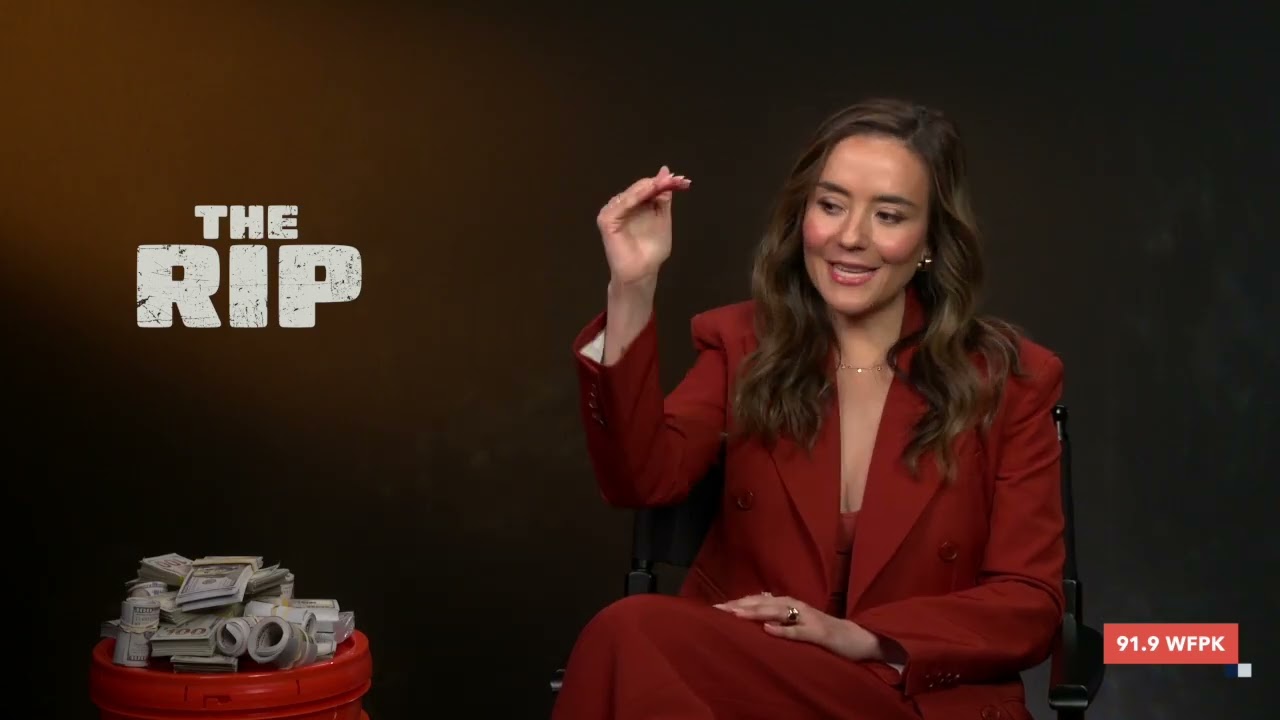 Кайл Мередит с... Каталиной Сандино Морено