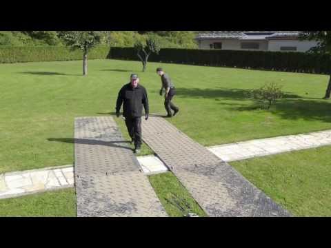 Mobile Baustraße: Herstellen einer 2-spurigen Fahrstraße mit Fahrplatte