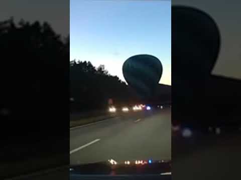 Hot air balloon carrying passengers safely lands on busy highway #Shorts