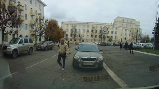 САМ сбежавший пришёл посмотреть на то что он сделал. САМ сбежавший пришёл посмотреть на то что он сделал.