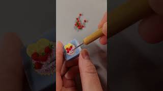 Miniature cupcakes with lemon and strawberry's #polymerclay #fimo #miniature #dollhouse #DIY #craft
