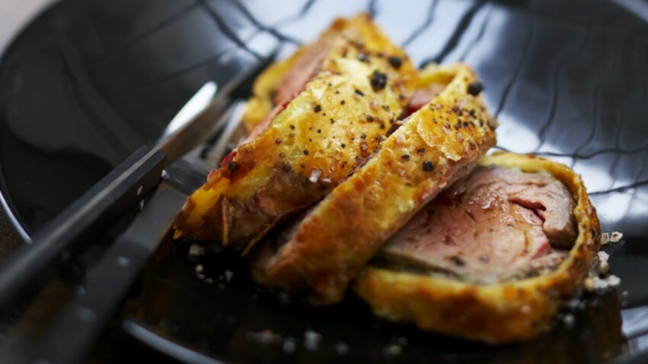 Recette : Filet de boeuf en croûte au foie gras et aux truffes - YouTube