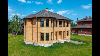Загородный дом в стиле «современной классики» в коттеджном поселке Новая Ильичевка
