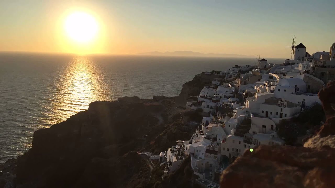 Couché de soleil sur l'île de Santorin à Oia début juillet 2015 - YouTube