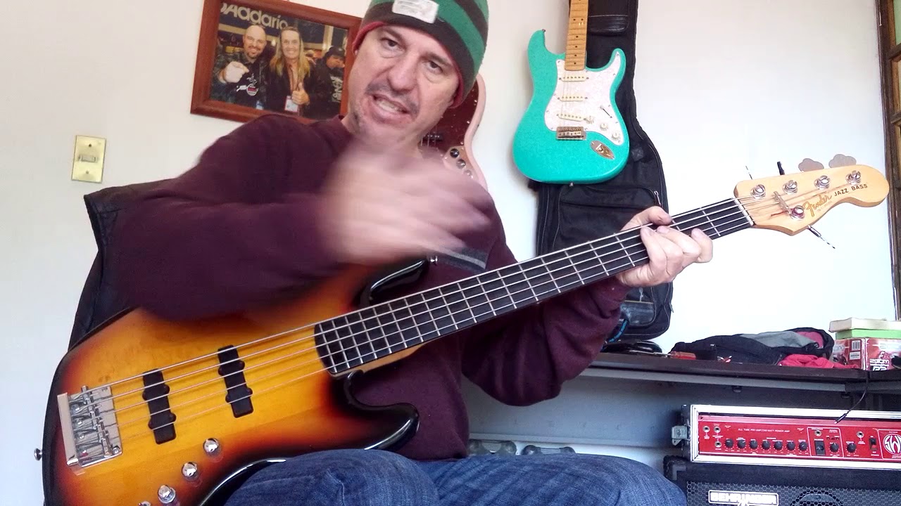 Squier jazz bass deluxe 5 cuerdas - YouTube