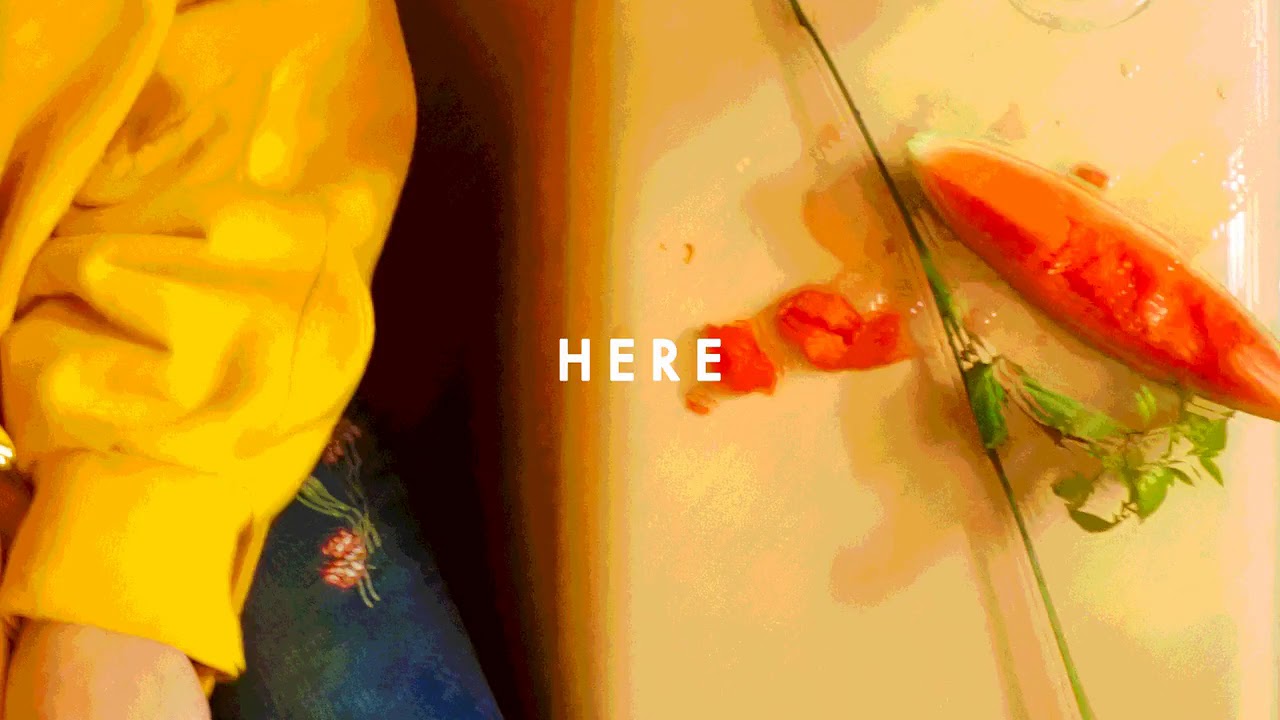 在 YouTube 上观看 Sasha Alex Sloan - Here (Official Audio)