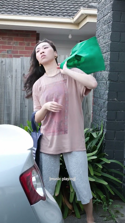 walk back to the house with grocery bags or catwalk?!! @LyannaKea #mismatched #shoes #home #comedy