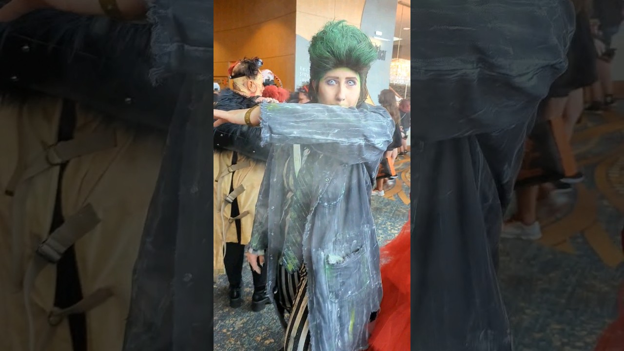 EPIC Beetlejuice Group Cosplay from Midsummer Scream #beetlejuice #cosplay #beetlejuicethemusical