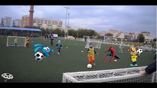 Макс играет в футбол // Max plays soccer Макс играет в футбол // Max plays soccer