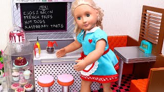 Doll sets up bakery! Play Dolls practice food words