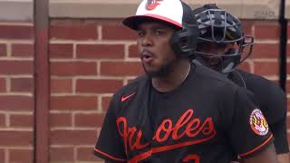 Maikel Franco recibió pelotazo y se vacian las bancas de los Orioles y  Azulejos.