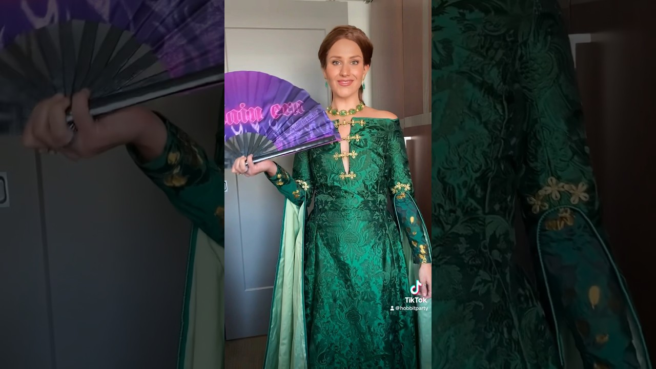 That dress is a magic trick 💚  #sewingproject #houseofthedragon #gameofthrones #sew #dressmaking