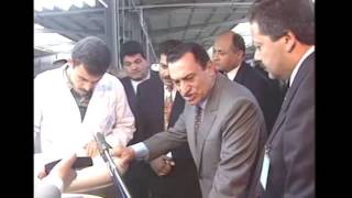 (1994) أبو العينين يستقبل الرئيس السابق مبارك خلال زيارته لمصانع مجموعة كليوباترا بالعاشر من رمضان