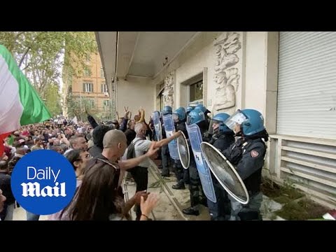 Covid-19: Anti-vax protesters take over Rome targeting Draghi's office