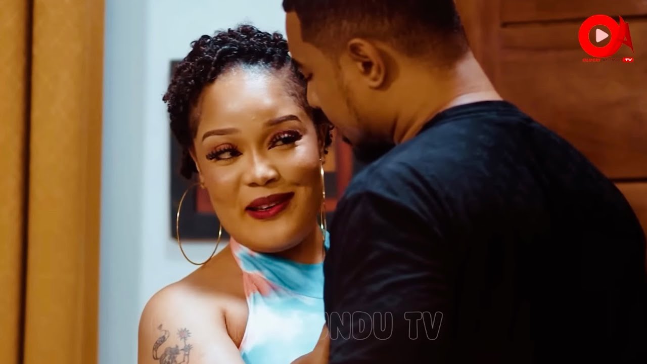 JAMAA ANAMPENDA DEMU MUIMBAJI WA CLUB ANAEVALIA MASK USIKU BILA KUJUA NI MFANYAKAZI WAKE OFISINI DUH