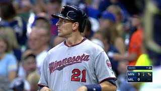 MIN@MIL: Buxton races home after fielding error