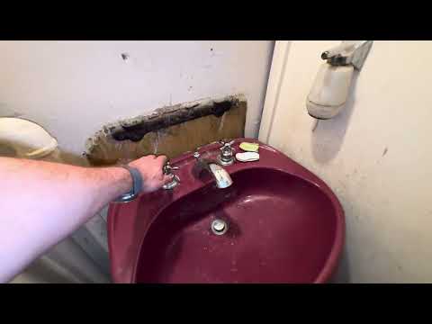 Bathroom tour Universal Rundle toilet in an antique mall in Kingsport