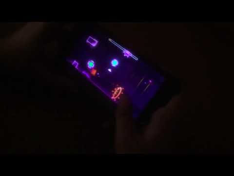 Пацан бомбит и орет от игры Geometry Dash