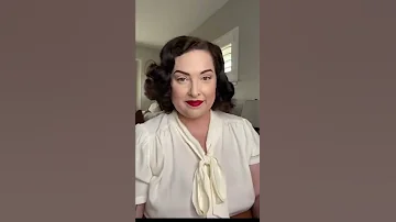 Simple 1940s Vintage Hairstyle Shorts 