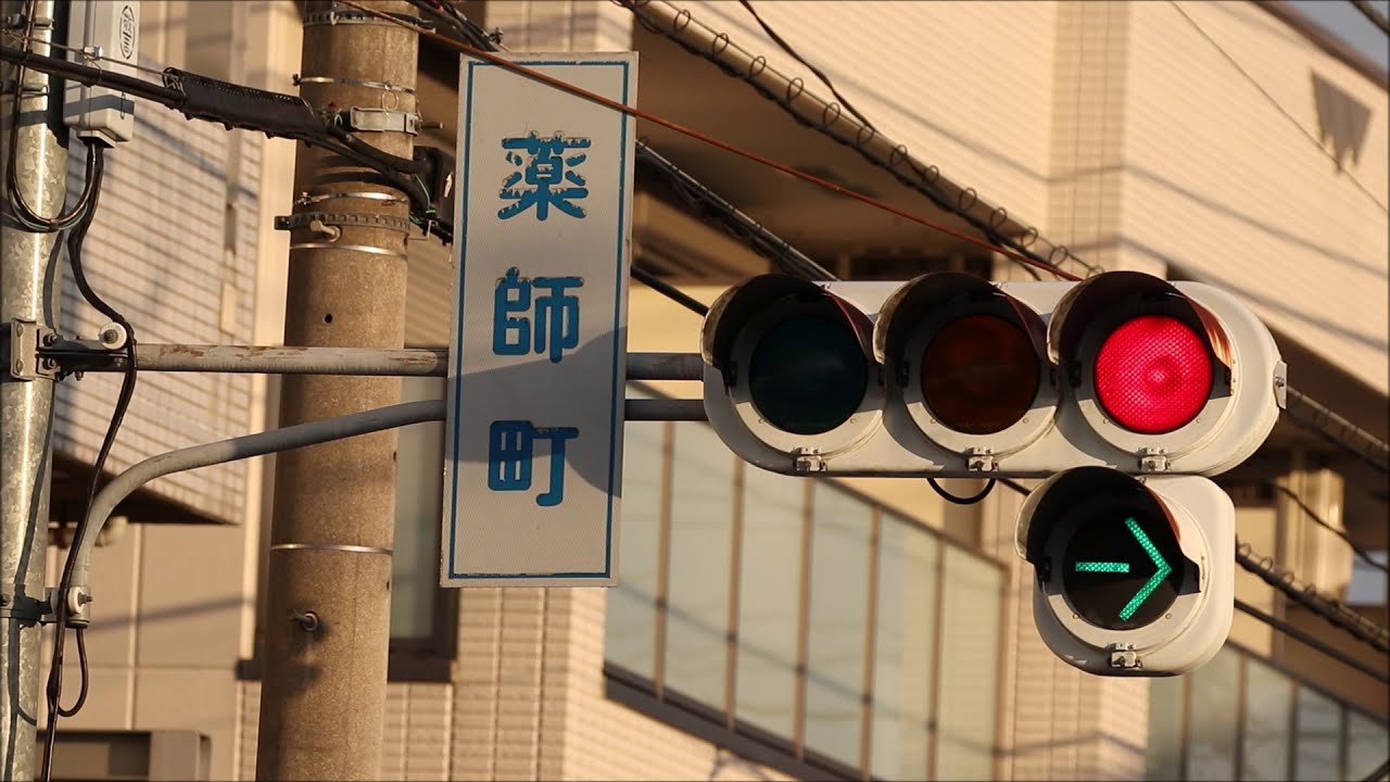 250mmの小さい矢印】薬師町交差点の珍しい信号機【埼玉県の信号機⑥