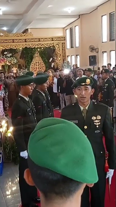 upacara pernikahan saudara. yg anggota TNI.. mantab komandan💪👍