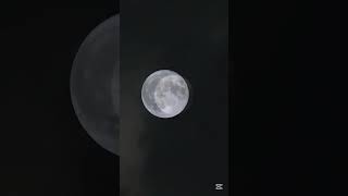 Ayın Neden Hep Aynı Yüzünü Görüyoruz?