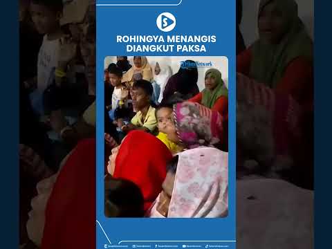 Rohingya Menangis Diangkut