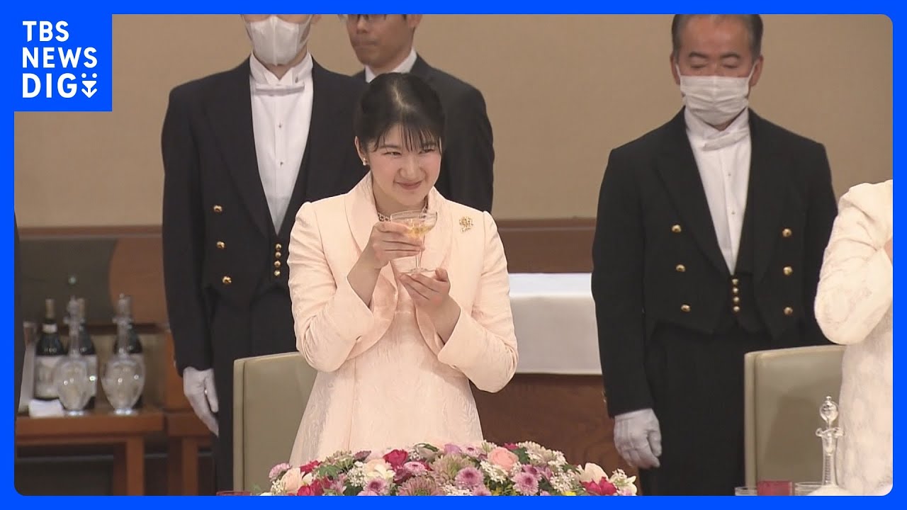 A state banquet was held at the Imperial Palace for the first time