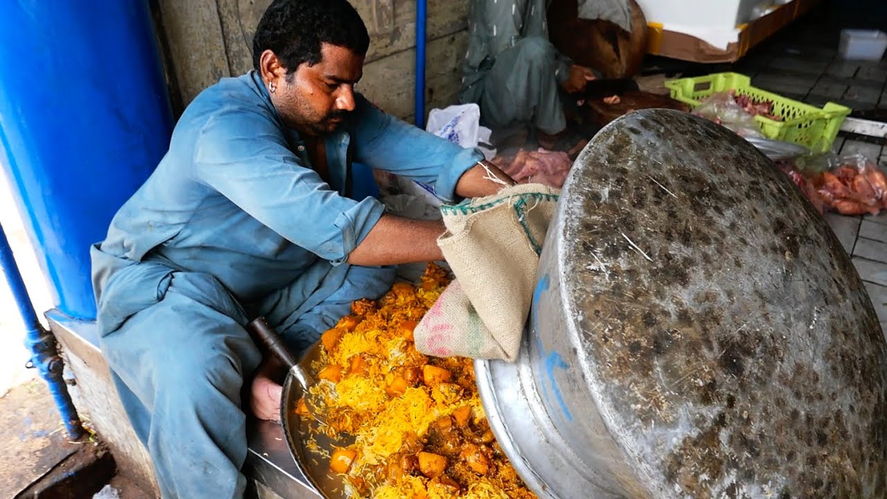 pakistani-street-food-the-best-chicken-biryani-karachi-pakistan