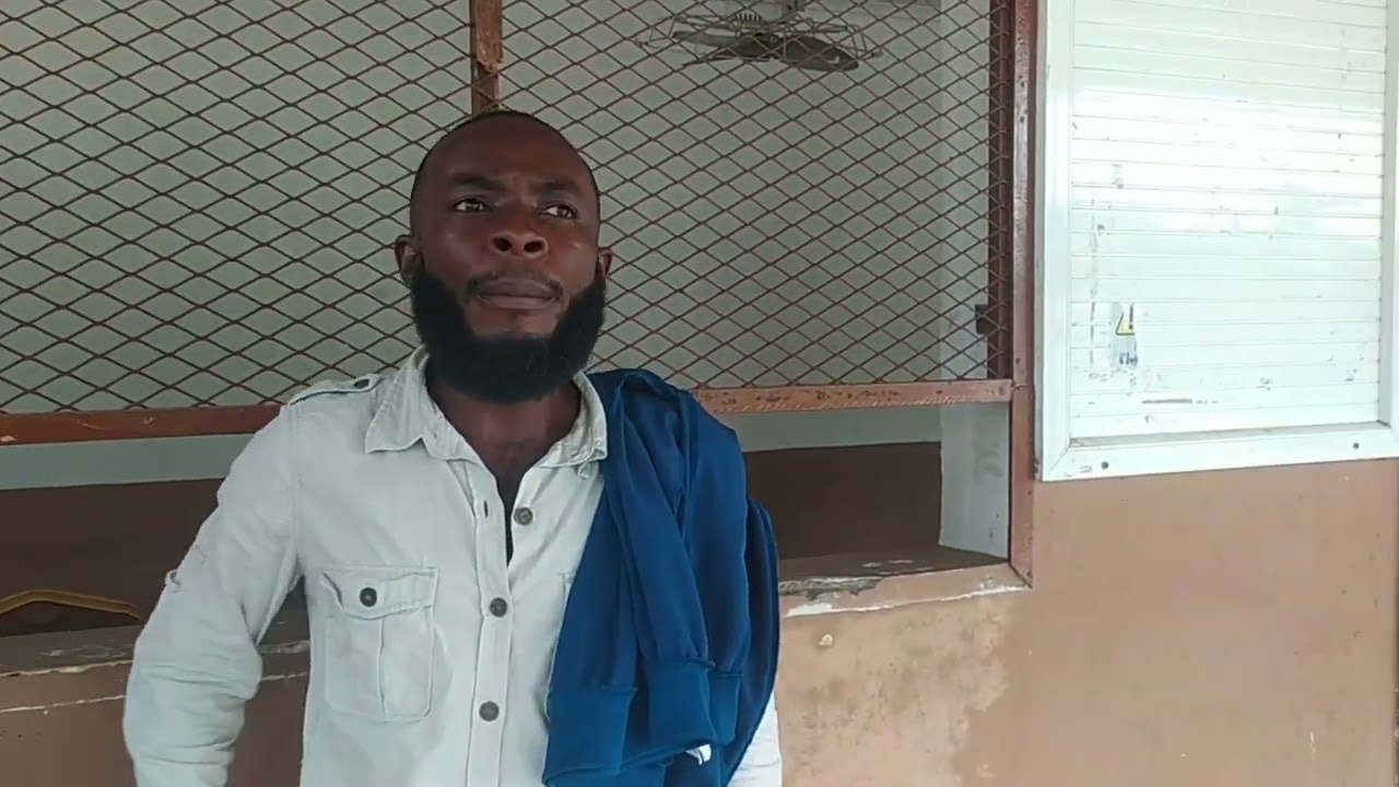 le Panoramique: faire une rotation de la caméra sur son axe vertical et son axe horizontal.