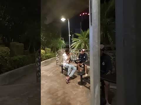 أصدقاء تعرفت عليهم واحد جزائري والثاني سوداني
