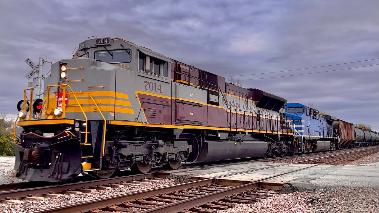 Chasing CP 7014 & CEFX 1042 Leading UP UEXCC7 10 Around Grand Junction ...