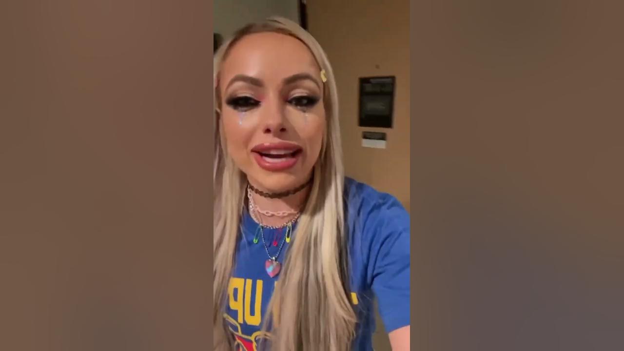 Raquel & Aliyah pound on Liv Morgan’s door after Smackdown! #smackdown