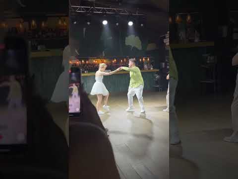 Танцуешь бачату? Ставь лайк ) #wedding #ведущий #самыекрасивыесвадьбы #бачата #танцы #2025