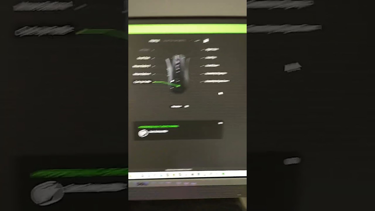 plugging in the mouse and looking at the software(part 3/7)