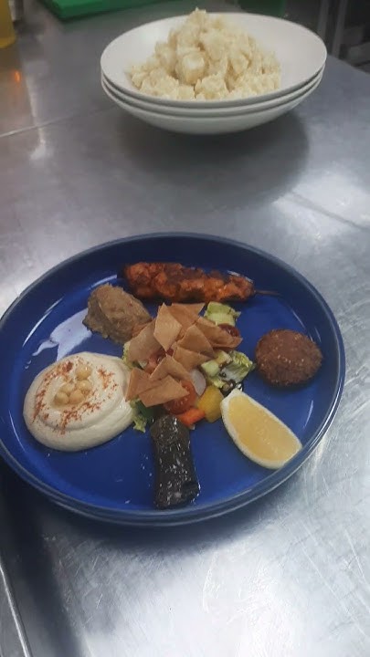 chef-making-amazing-arabic-food-in-dubai-shots-food-chef-dubai