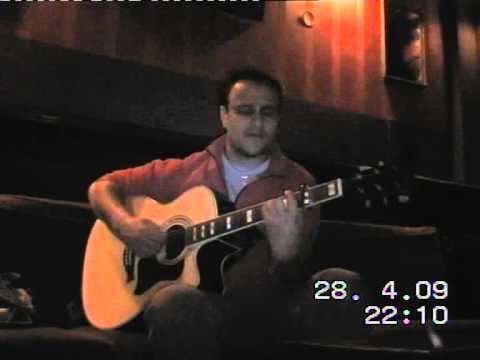 sfinx intr-un cer violet