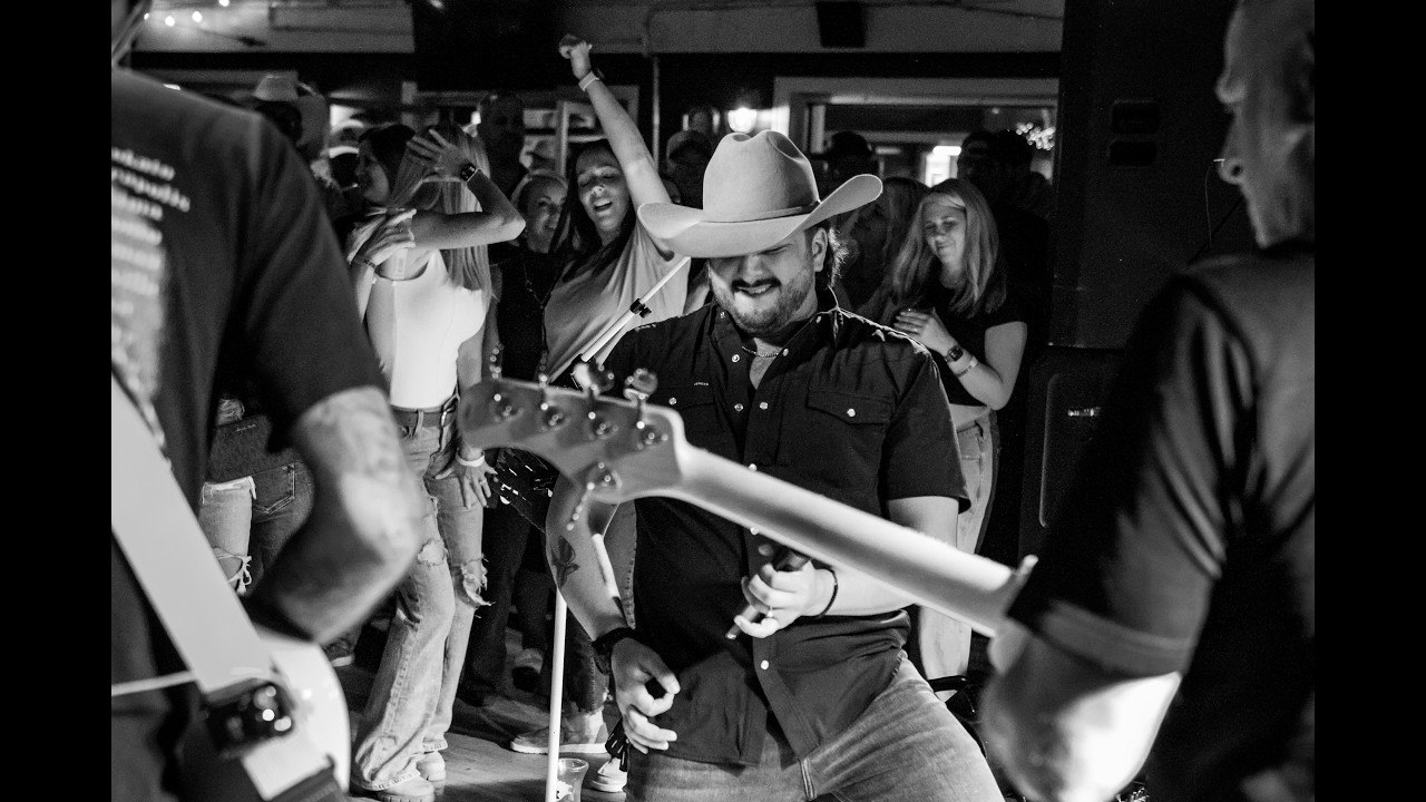 You Could Use A Beer (Official Live Music Video) | MIGGS auf YouTube ansehen You Could Use A Beer (Official Live Music Video) | MIGGS auf YouTube ansehen