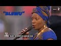 Capture de la vidéo Pour Le 11 Novembre, Angélique Kidjo A Ému Les Spectateurs Avec La Chanson "Blewu"