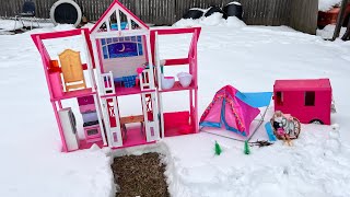 DECORANDO LA MANSIÓN DE INVIERNO DE BARBIE / CASA DE BARBIE EN LA ❄️ NIEVE CON CAMPER DE VACACIONAR