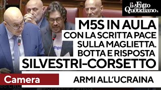 Armi all'Ucraina, M5s con le maglie con la scritta "pace". Botta e risposta tra Crosetto e Silvestri