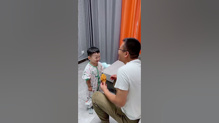 爸爸正在教儿子喊爸爸！不料却被宝宝喊出360度大转弯，实在太逗了#爸爸带娃 #人类幼崽小奶音 #小铁的家庭生活