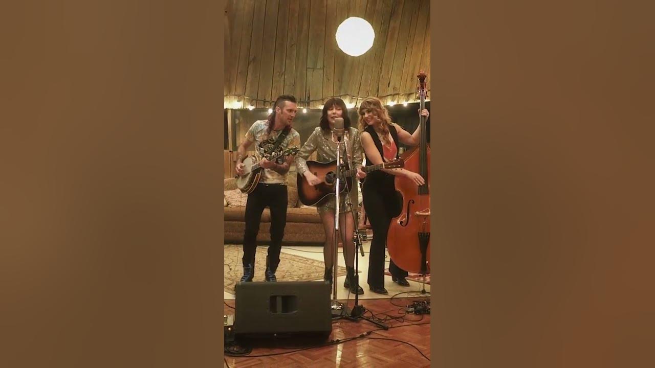 Molly Tuttle & Golden Highway - San Joaquin (Live) Molly Tuttle & Golden Highway - San Joaquin (Live)
