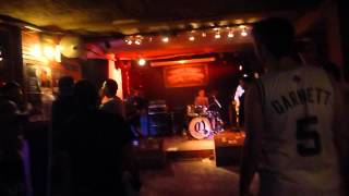 Claiming the crown, The world is empty (Wrong Answer cover) @ Rocksound, Barcelona